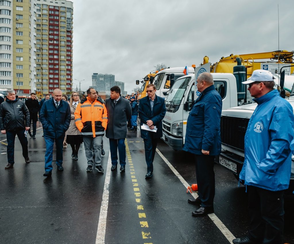 ГЛАВА ХИМОК ОЦЕНИЛ ГОТОВНОСТЬ К ЗИМЕ ДОРОЖНОЙ И УБОРОЧНОЙ ТЕХНИКИ —  Управляющая компания ВСК