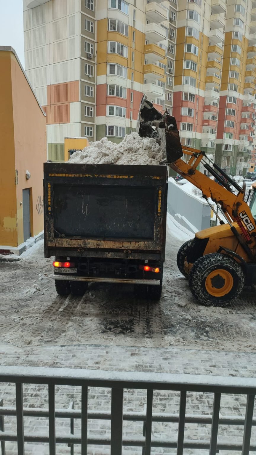 Работа техники по вывозу снега